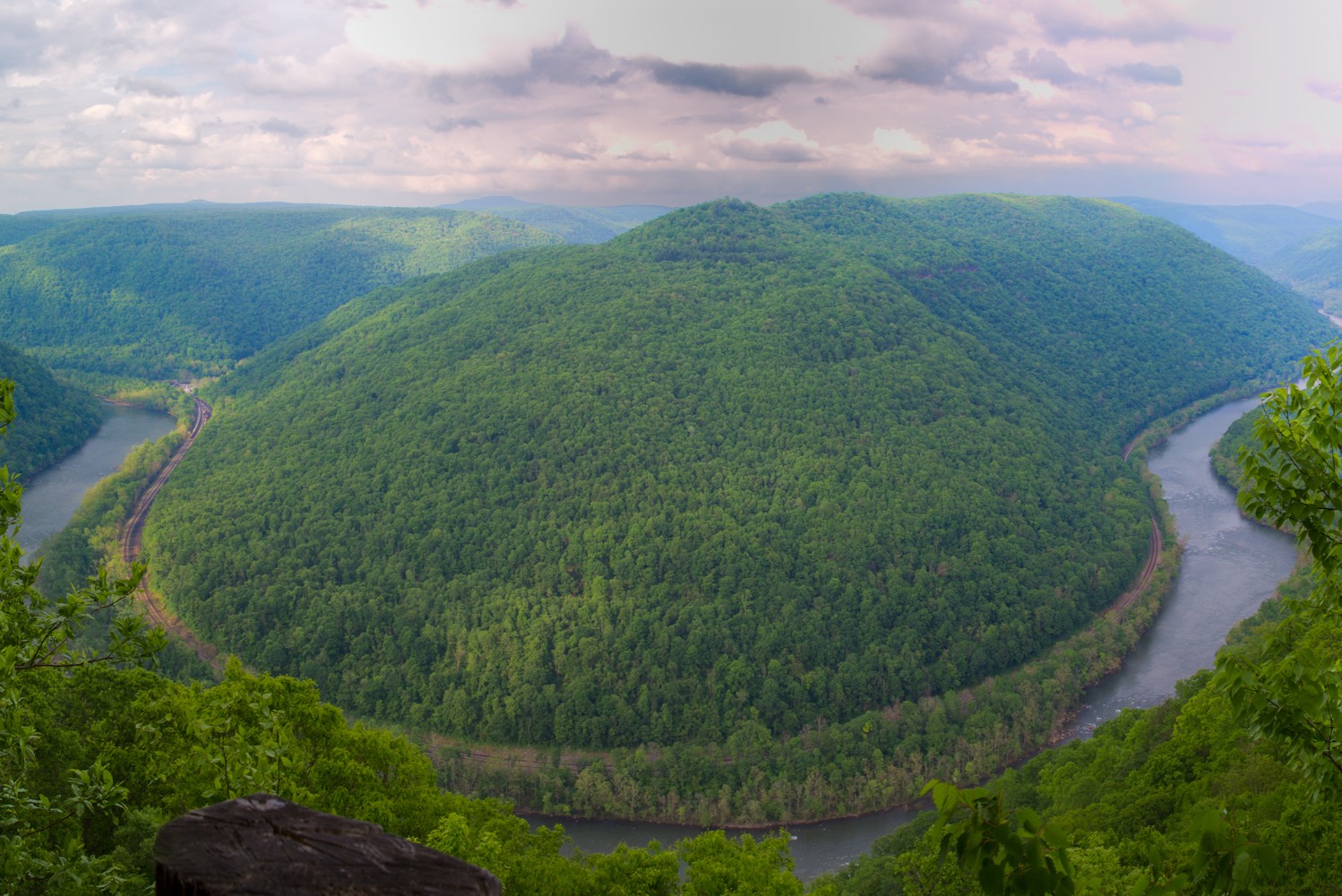 Horshoe Bend New River Gorge National Park WV 1498 X 1000.jpg